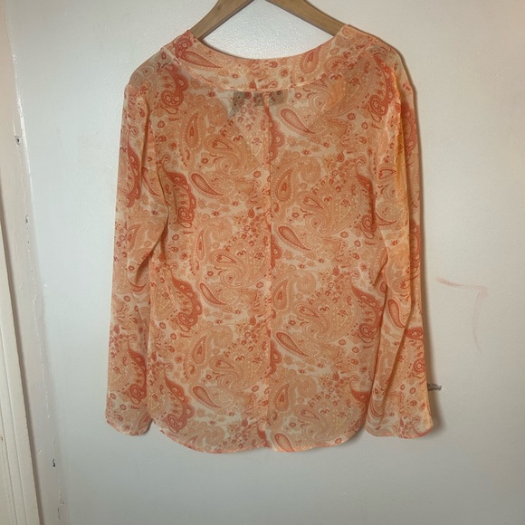 New York & Company peach paisley long sleeve blouse, sz M - Picture 3 of 6